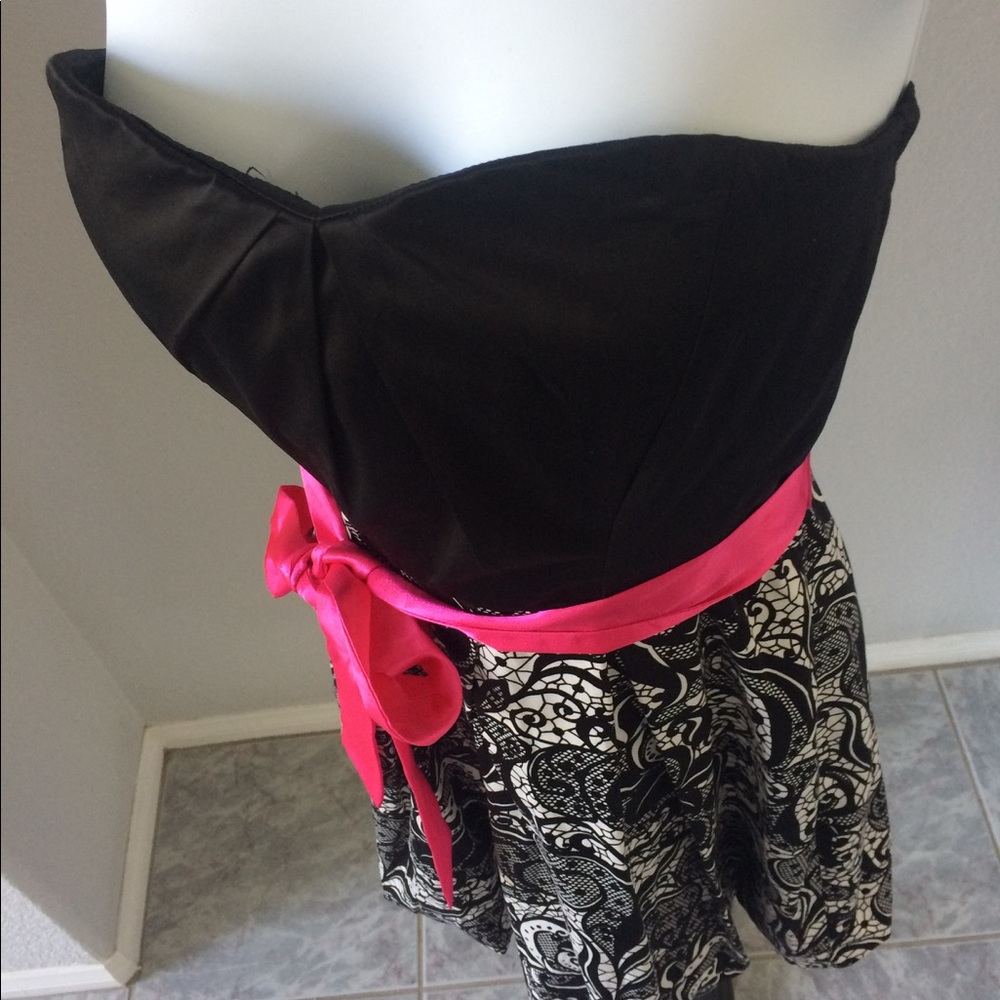 Ruby Rox Strapless Dress - Picture 5 of 6